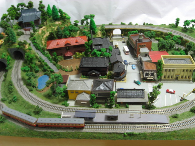 Nゲージ鉄道模型、レイアウト、懐かしい昭和の故郷の駅前をイメージ、山寺編、nゲージ、ジオラマ、完成品